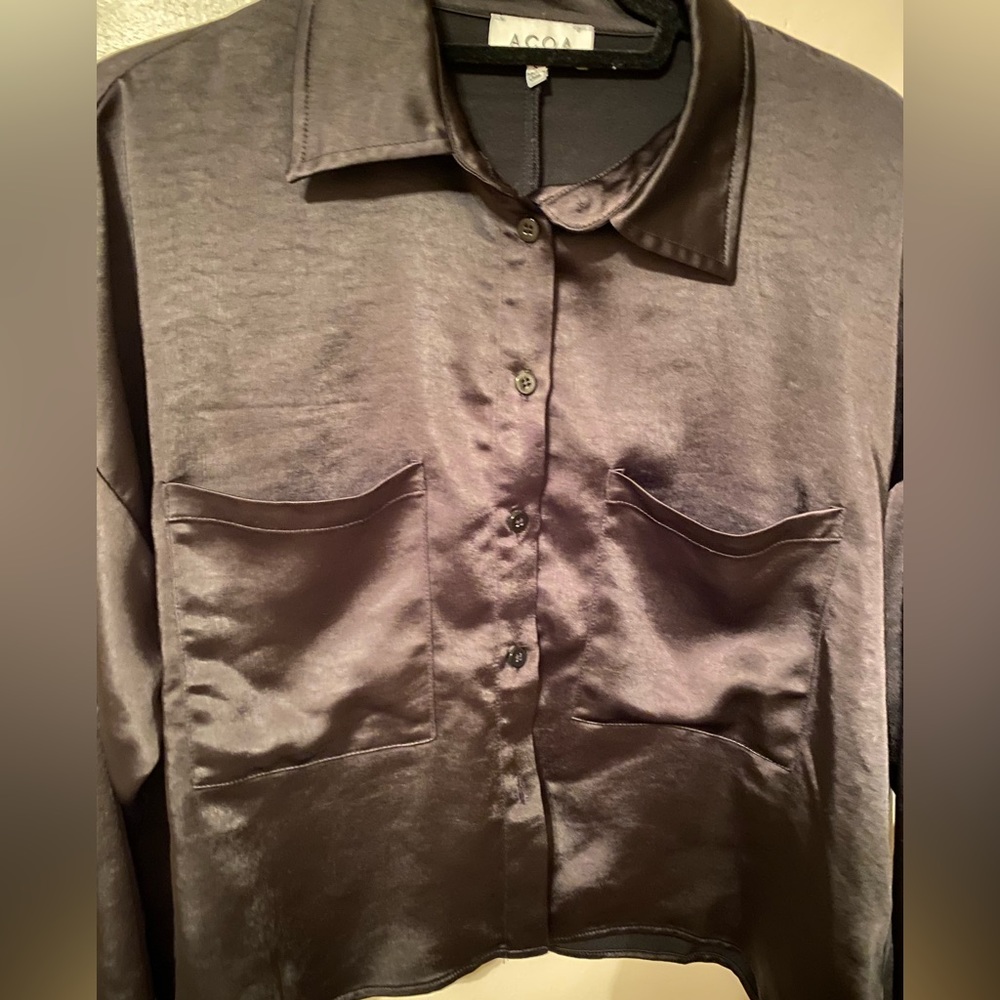 Silk collars button down top - Picture 2 of 3